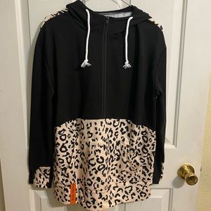 Black and leopard print hoodie with half zíper and front pocket